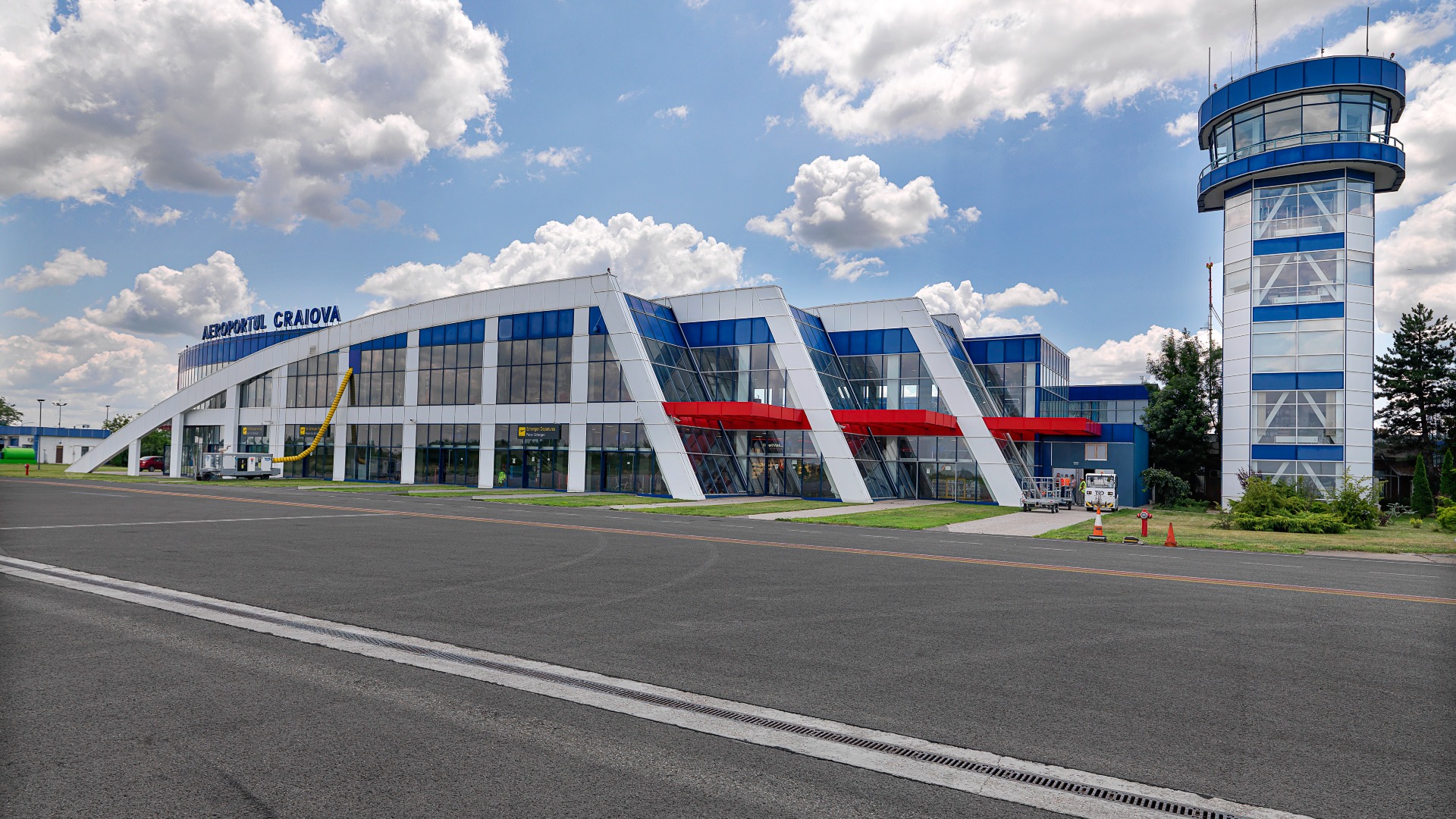 Craiova Airport Runaway and Facilities